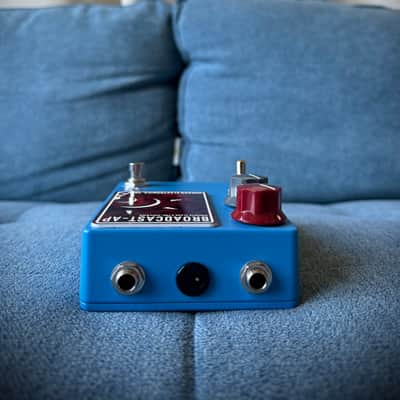 Hudson Electronics Broadcast-AP Ariel Posen Signature 2020 - Blue image 2