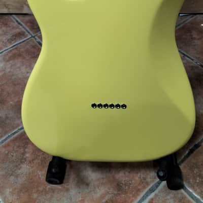 Fender Tom Delonge - Graffiti yellow image 3