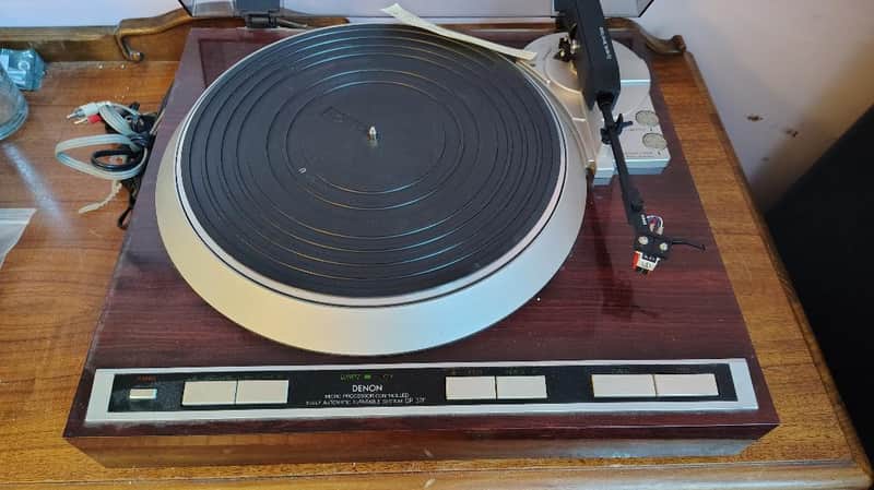 Denon DP 32F turntable in excellent condition serviced - 1980's image 1