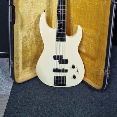 Kramer Forum III Bass image 3
