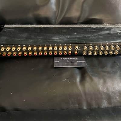 Distribution Technology 15 Port Stereo Audio Composite Video A/V Switcher Rack Mounted image 2