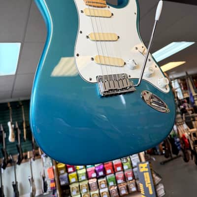 Fender Strat Plus with Maple Fretboard 1987 - 1998 - Lake Placid Blue image 2