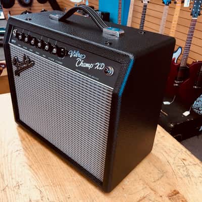 Fender Vibro Champ XD Vintage Modified Tube Guitar Combo Amp image 2