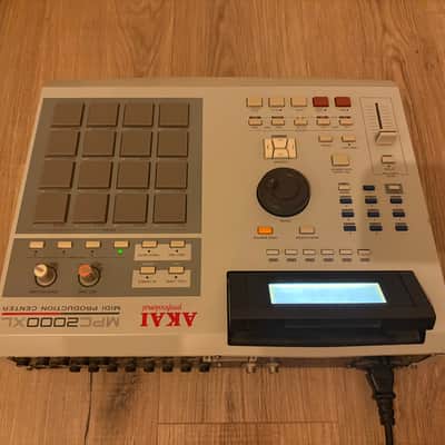 Akai MPC2000XL original manual 8 outs CF cards reader max ram image 9