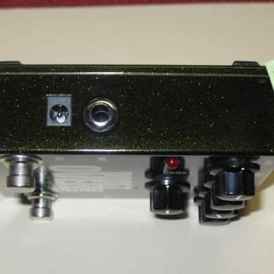very lightly used (mostly very clean, a few imperfections) Tech 21 Boost Overdrive (metallic dark green casing) + battery & strings (NO tin, NO paperwork, NO sticker) image 10
