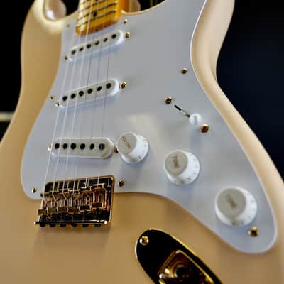 Fender Custom Shop Limited Edition 1954 Hardtail Stratocaster DLX Closet Classic 1-Piece Quartersawn Maple Neck Fingerboard Super/Super Faded Aged Shell Pink image 7