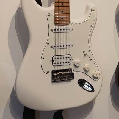 Fender Player Stratocaster HSS *UPGRADED* 2018 - 2024 - Polar White image 4