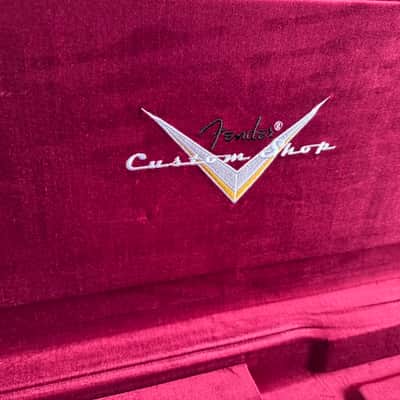 Fender G&G Deluxe Strat/Tele Hardshell Case, Blond with Red Satin Interior image 3