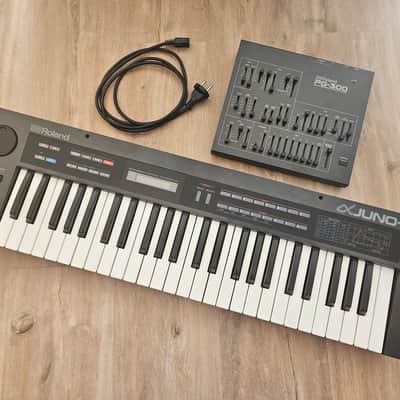 Roland Alpha Juno-1 Programmable Polyphonic Synthesizer + PG-300 Programmer. READ!