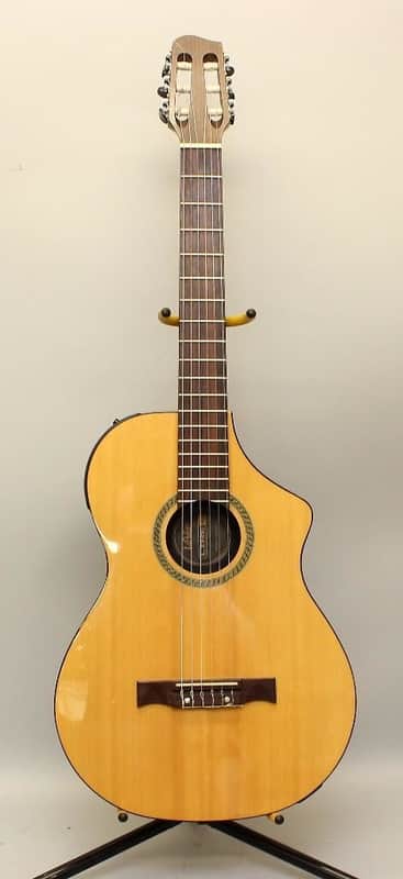 ギター Line6 Variax acoustic nylon 300 Line6 Variax acoustic nylon 300