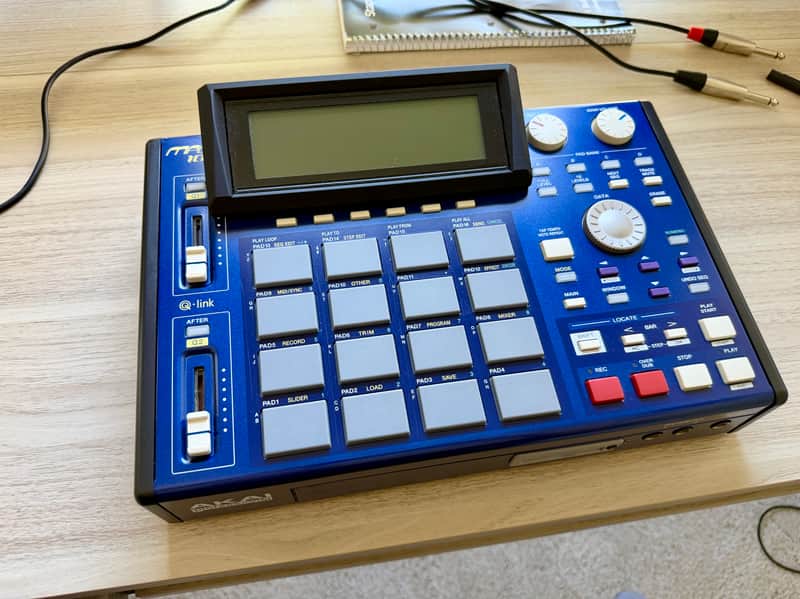 Akai MPC1000 Music Production Center 2004 - 2013 - Blue image 1