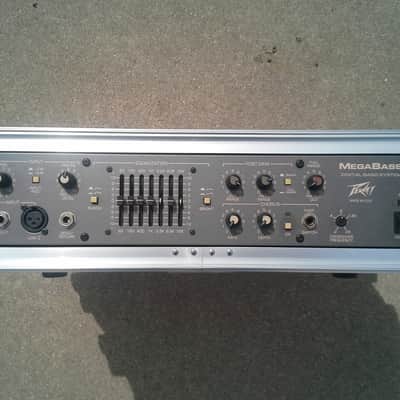 Peavey MegaBass Digital Bass System 400-Watt Biamped Bass Head