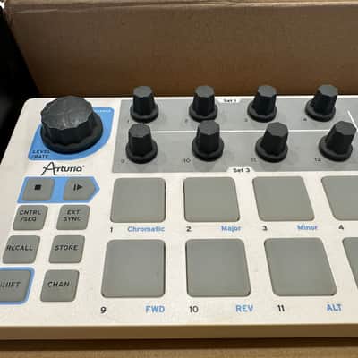 Arturia BeatStep MIDI Controller 2014 - Present - White image 4