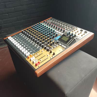TASCAM Model 16 Multitrack Recorder / Mixer / Audio Interface 2019 - Present - Black with Wood Cheeks image 9