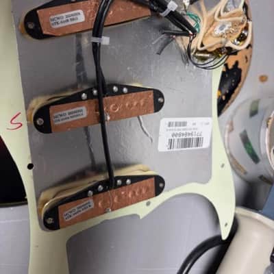 Fender Mike McCready Stratocaster Relic with extras 20s - Relic image 4