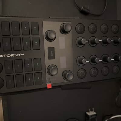 Native Instruments Traktor X1 MK3 with Case image 2