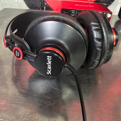 Focusrite Scarlett 2i2 2nd Gen Studio Bundle with Headphones, Mic and Cable 2016 - 2018 - Black/Red image 11