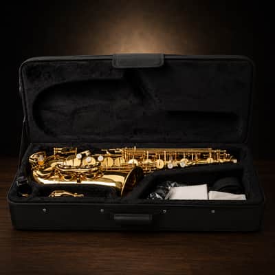 Gold Lacquer E♭ Alto Saxophone Outfit w/ Case & Accessories image 6