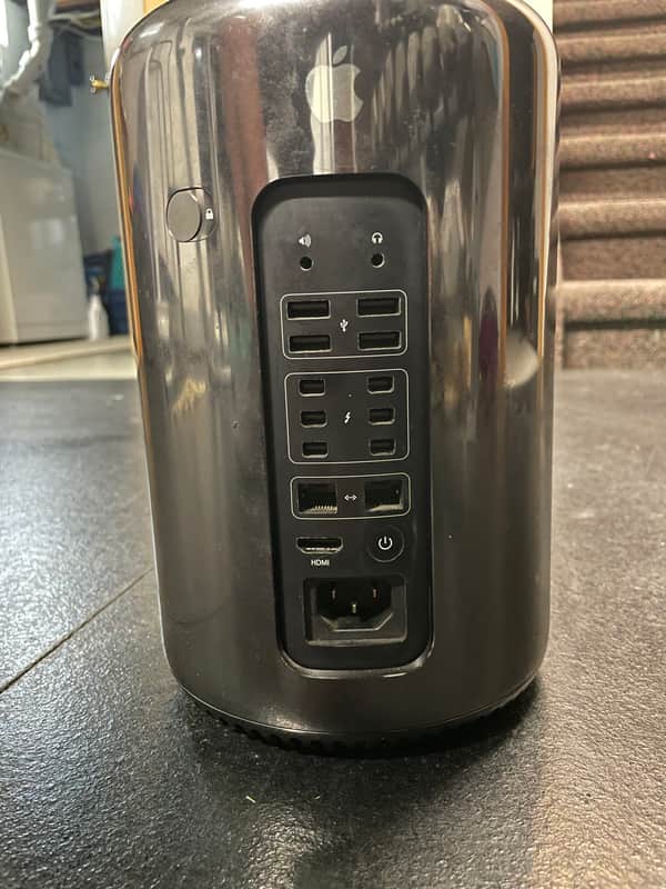 Apple Mac Pro 2013 image 1