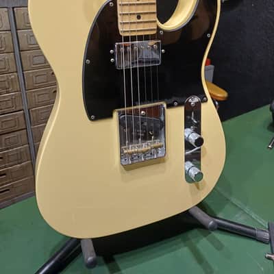Fender American Performer Telecaster Hum with Maple Fretboard 2018 - Present - Vintage White image 2