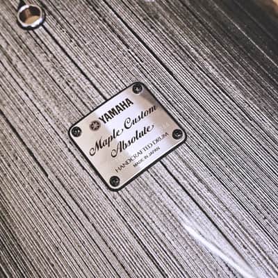 Immagine Yamaha 16" Floor Tom Drum Maple Custom Absolute, Embossed Silver USED! RKMES080126 - 4