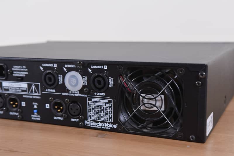Electro Voice CP4000S パワーアンプ Electro-Voice CP4000S - 2-Channel Rack-Mount Power F.01U.101.250