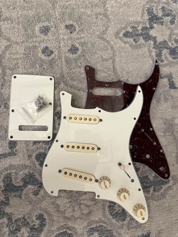 Fender 099-2340-509 Custom Shop Fat '50s Stratocaster 11-Hole Pickguard 3-Ply Pre-Wired