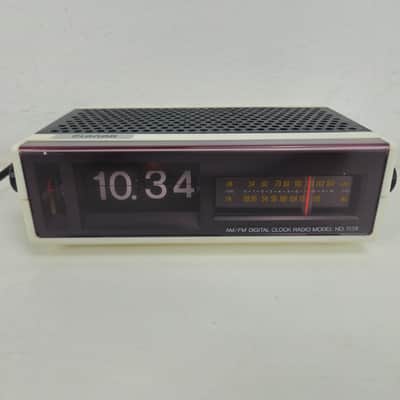Planar - Model 1138 - AM/FM Digital Clock Radio - In Box image 2