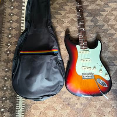 Fender Classic Series '60s Stratocaster Lacquer 2014 - 2017 - 3-Color Sunburst image 6