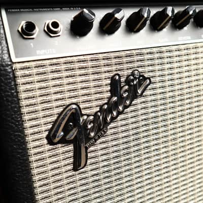 Fender Princeton Chorus PR 82 Solid State Guitar Combo Amp image 3
