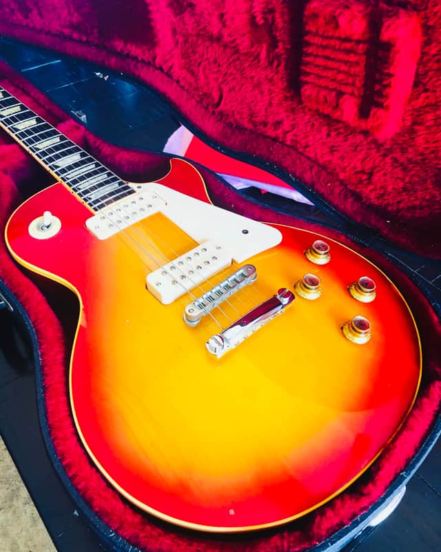 Gibson Les Paul Deluxe 1975 Cherry Sunburst image 1
