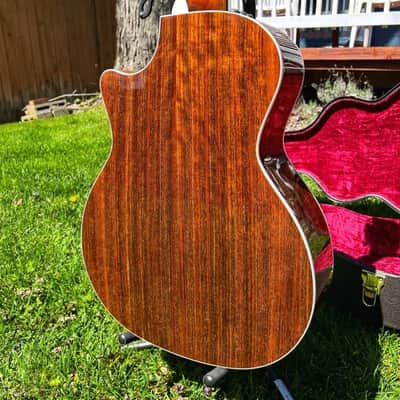 Taylor 414ce V-Class Ovangkol with Expression 2 Electronics and Taylor hardshell case 414ce - gloss image 2