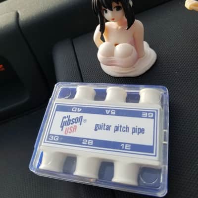 Gibson Guitar Pitch Pipe (Vintage w Hardcase)) 80s White image 3