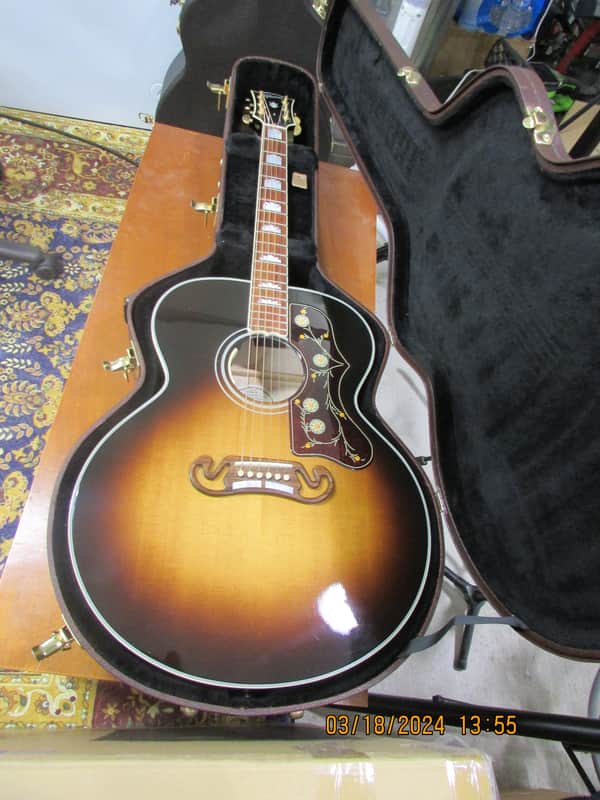Gibson J-200 Standard