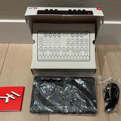 IK Multimedia UNO Analog Synth 2018 - Present - Black image 2