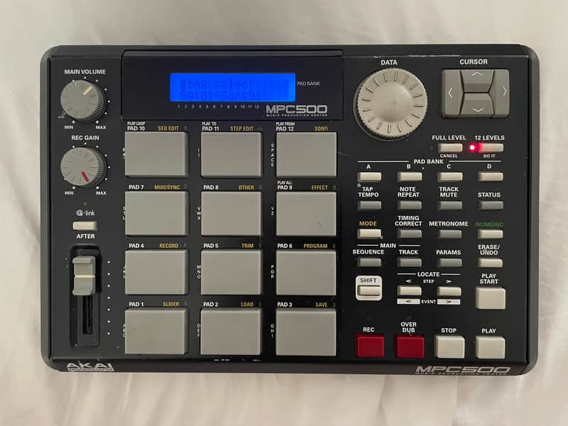 Akai MPC500 Music Production Center 2006 - 2013 - Black image 1
