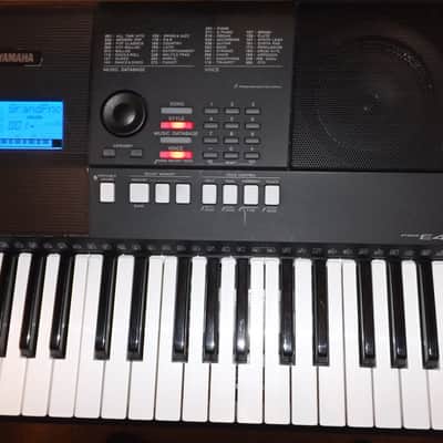 Yamaha PSR-E423 features cutoff/resonance controls image 3