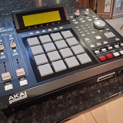 Akai MPC2500 Music Production Center 2005 - 2013 - Black image 3