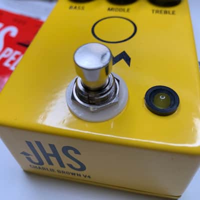 JHS Charlie Brown V4 2016 - Present - Yellow image 3