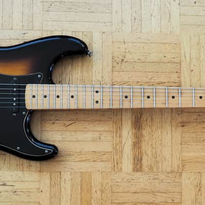Fender Road Worn Player Stratocaster 2011 - 2012 - 2-Tone Sunburst image 2