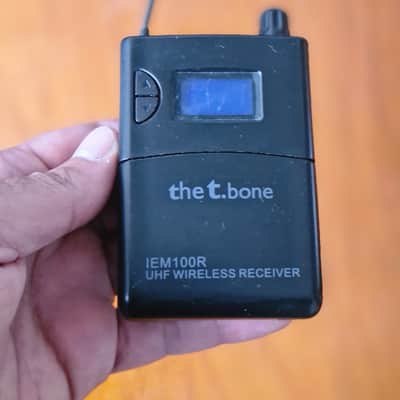 The T.bone the t.bone IEM100T + IEM100R In-Ear Monitor Set Stereo UHF 790-814MHz Rack image 3