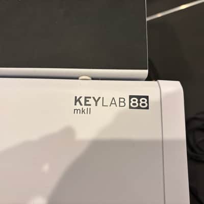 Arturia KeyLab 88 MkII MIDI Controller 2019 - Present - White image 10