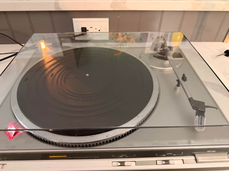 Vintage Technics Quartz Direct Drive Automatic Turntable SL-QD35 *NEW STYLUS & DUST COVER*