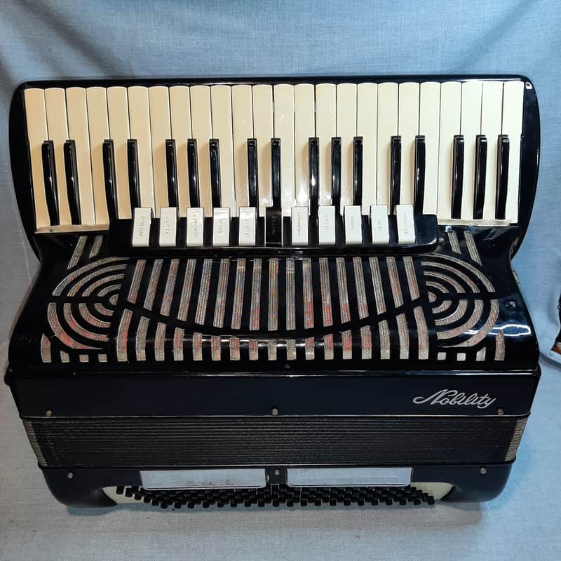 Nobility LMMH Accordion