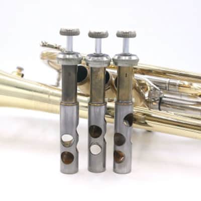 Bach Large Bore Stradivarius 184  Shepherds' Crook Cornet image 3