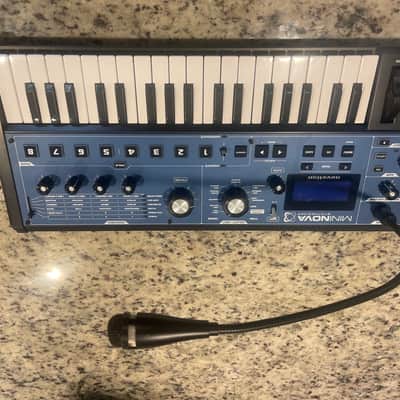 Novation MiniNova 37-Key 18-Voice Synthesizer 2012 - Present - Blue