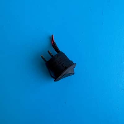 PEAVEY MAX 112 Bass Guitar Amplifier Part: Round Power ON/OFF Switch with Light image 2