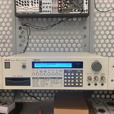 Akai S900 image 2