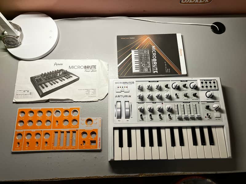 Arturia Microbrute SE 25-Key Synthesizer 2015 - White image 1