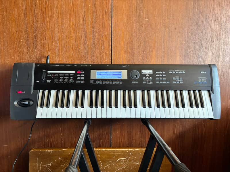 Korg TR61 61key MUSIC WORKSTATION KEYBOARD w/ power supply image 1